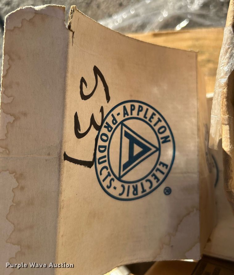 image for item OM9101 Electrical supplies