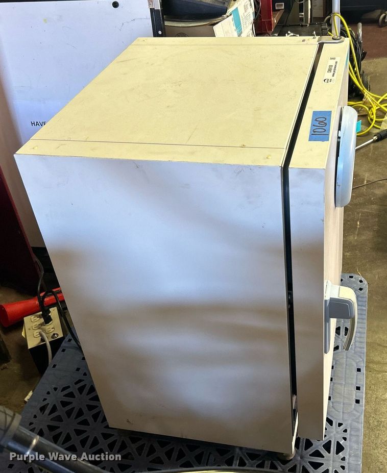 image for item OM9109 VWR Overnfaie laboratory drying oven