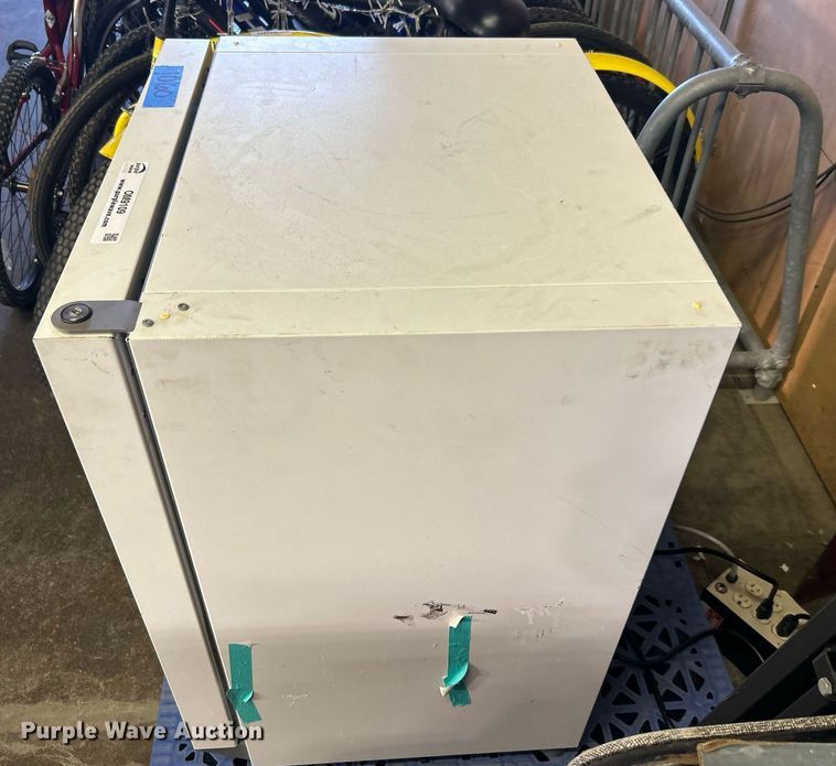 image for item OM9109 VWR Overnfaie laboratory drying oven