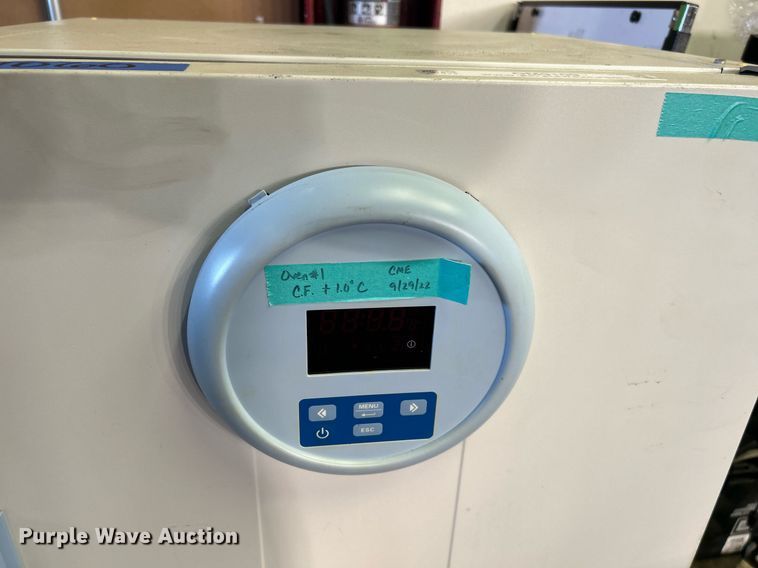 image for item OM9109 VWR Overnfaie laboratory drying oven