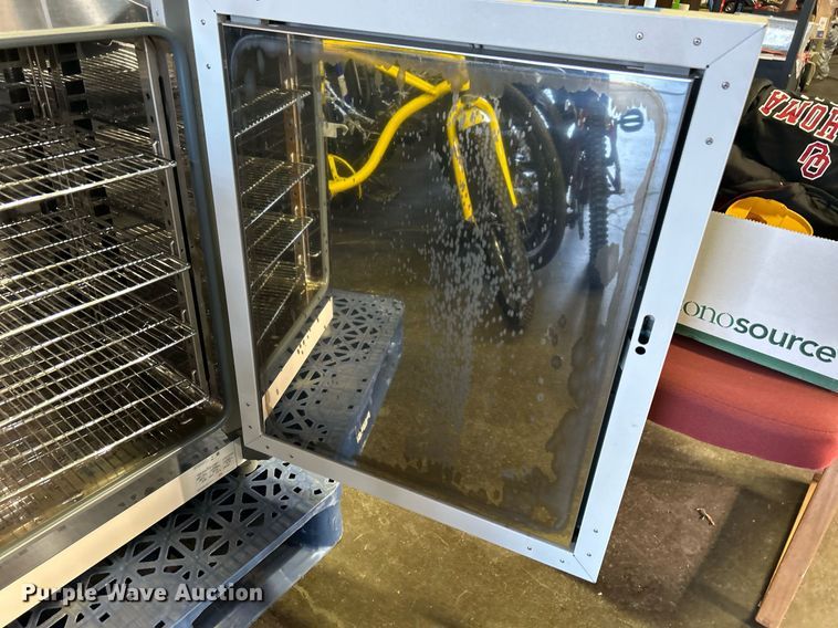 image for item OM9109 VWR Overnfaie laboratory drying oven