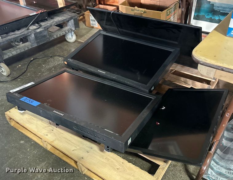 image for item OM9114 (2) TVs