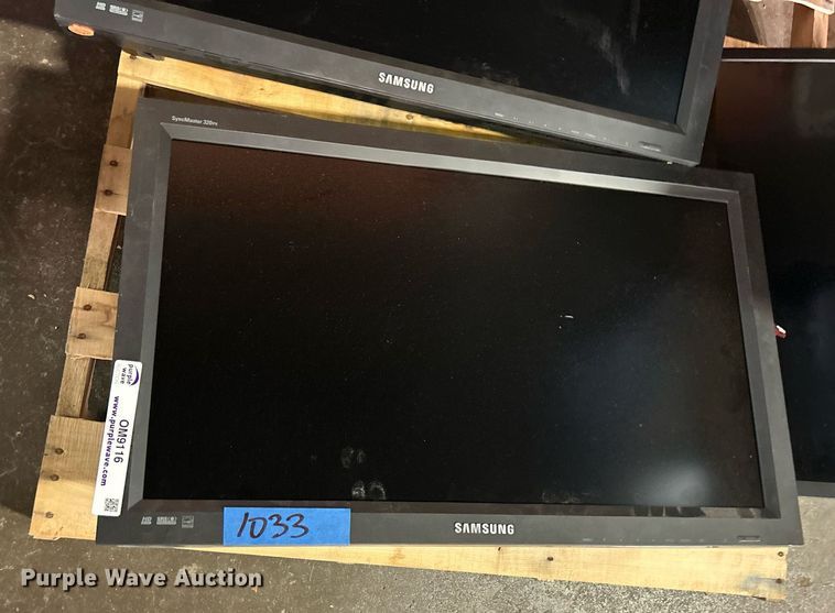 image for item OM9114 (2) TVs