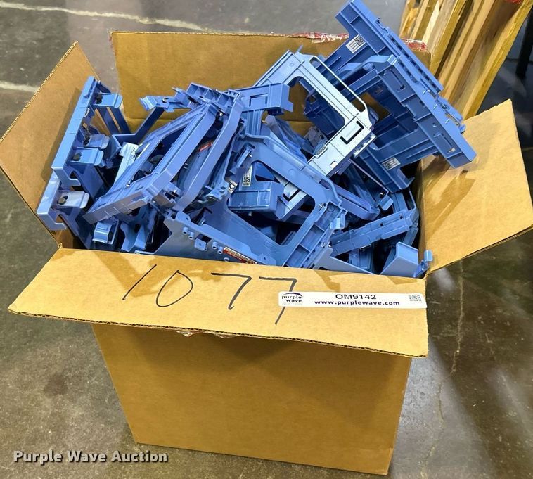 image for item OM9142 Hard drive caddies