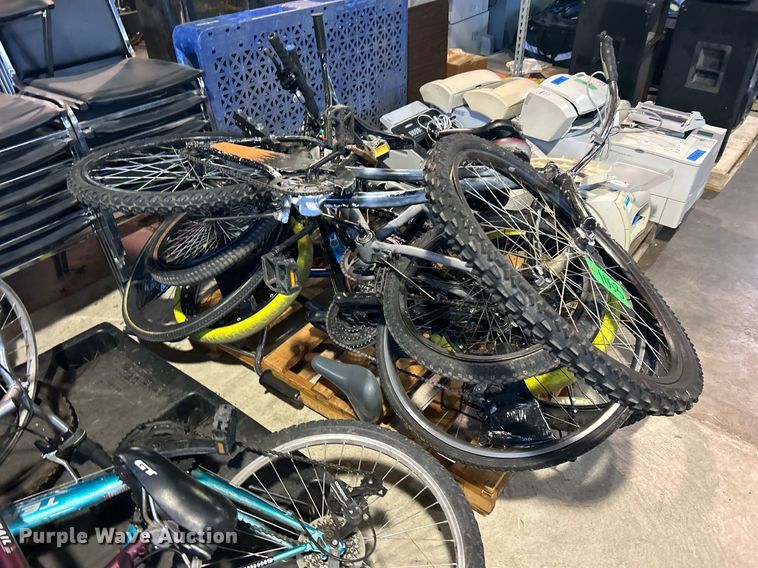 image for item OM9151 Approximately (17) bikes