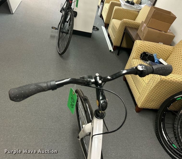 image for item OM9177 Infinity Boss Three Unisex Hybrid bike