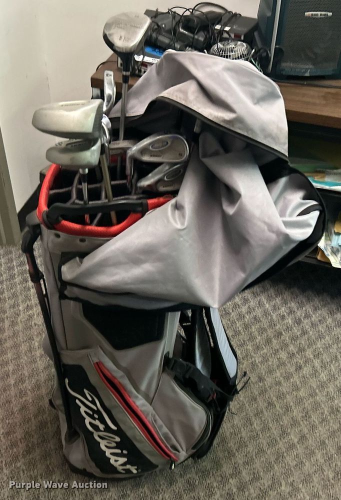 image for item OM9181 Golf clubs