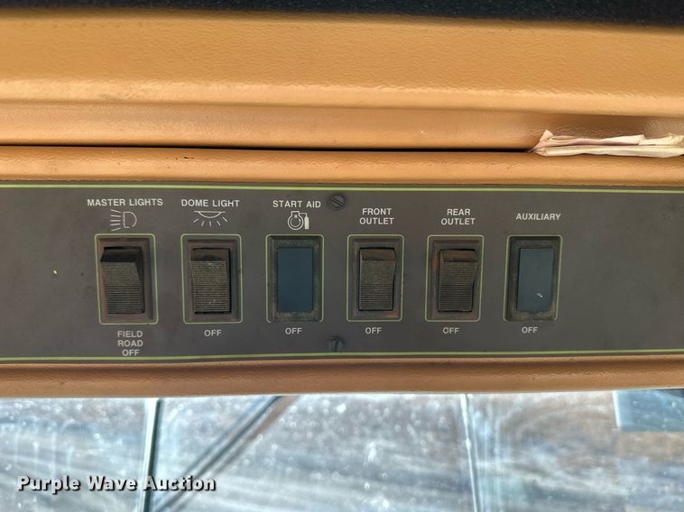 image for item DH1925 1985 Steiger Cougar KR-1280  4WD tractor