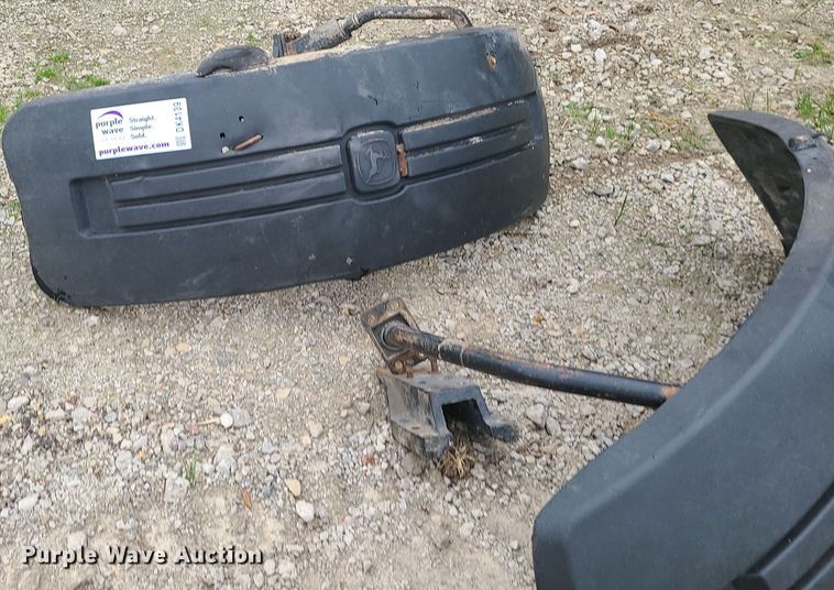 image for item DK4139 John Deere  fenders