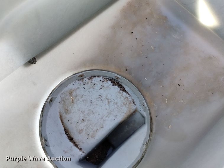 image for item DK8886 White 6128  planter