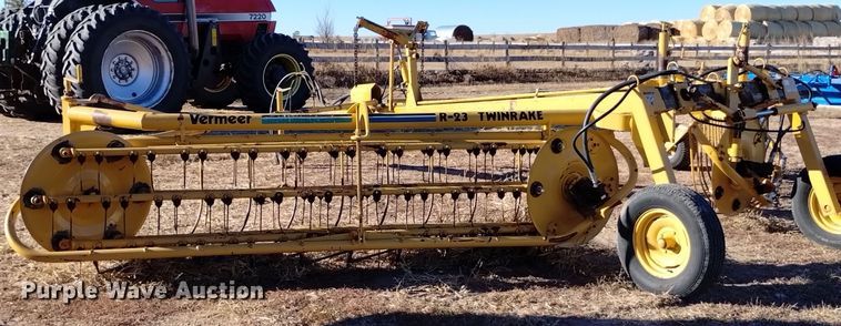 image for item DK8888 1994 Vermeer R23  rotary hay rake