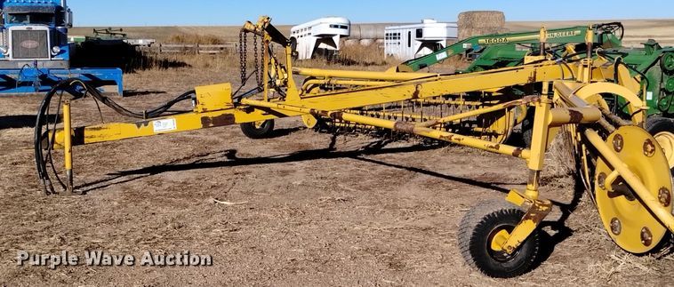 image for item DK8888 1994 Vermeer R23  rotary hay rake