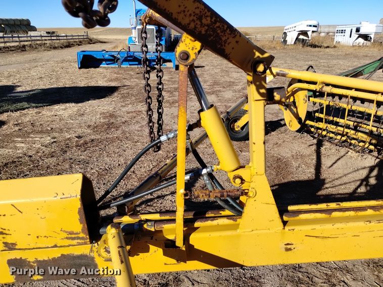 image for item DK8888 1994 Vermeer R23  rotary hay rake