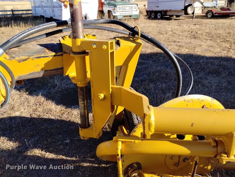 image for item DK8888 1994 Vermeer R23  rotary hay rake