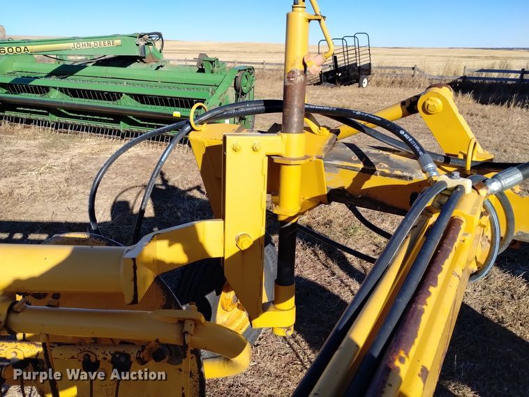 image for item DK8888 1994 Vermeer R23  rotary hay rake