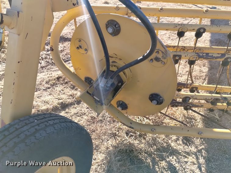 image for item DK8888 1994 Vermeer R23  rotary hay rake