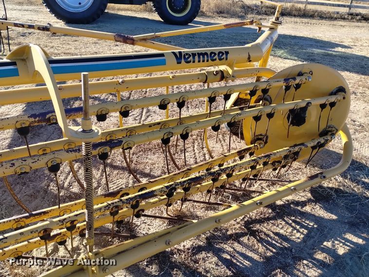 image for item DK8888 1994 Vermeer R23  rotary hay rake