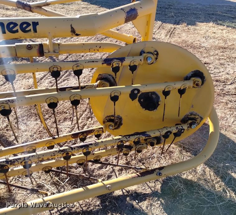 image for item DK8888 1994 Vermeer R23  rotary hay rake