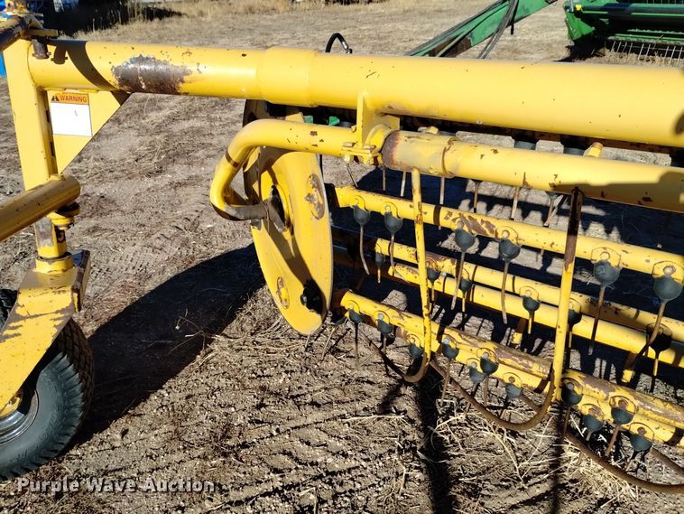 image for item DK8888 1994 Vermeer R23  rotary hay rake