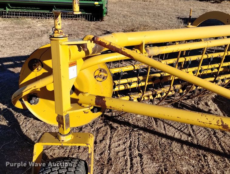 image for item DK8888 1994 Vermeer R23  rotary hay rake