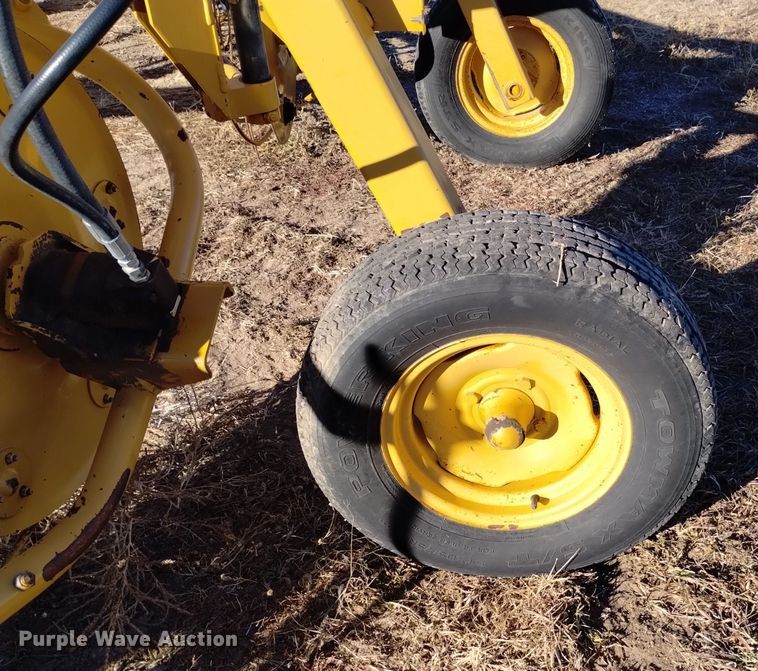 image for item DK8888 1994 Vermeer R23  rotary hay rake