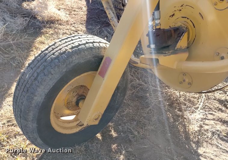 image for item DK8888 1994 Vermeer R23  rotary hay rake