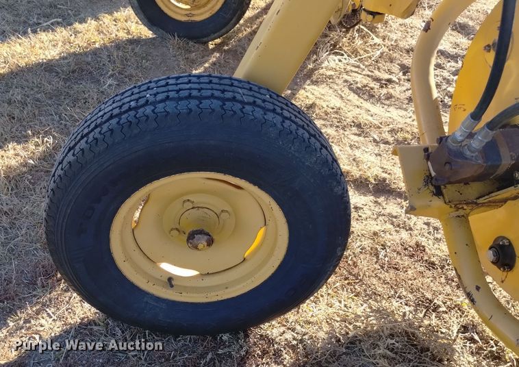 image for item DK8888 1994 Vermeer R23  rotary hay rake