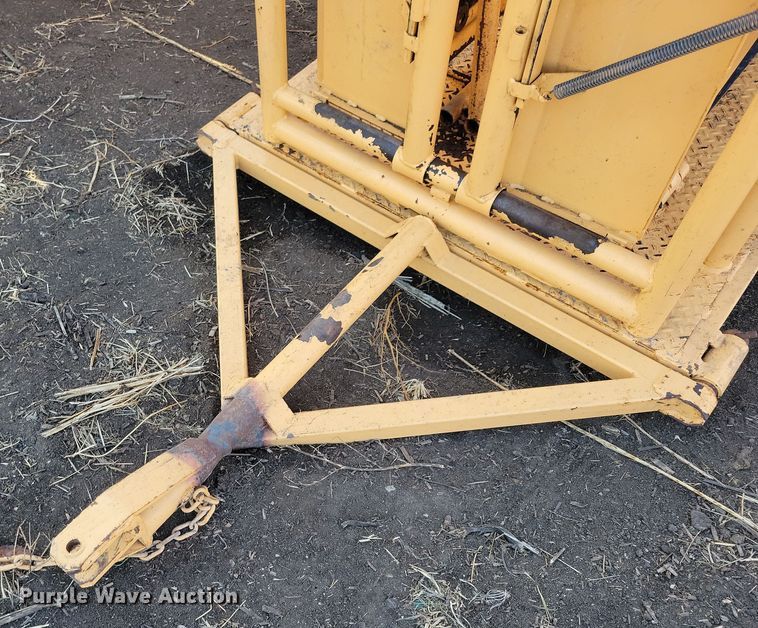 image for item DL7774 For-Most 375  squeeze chute