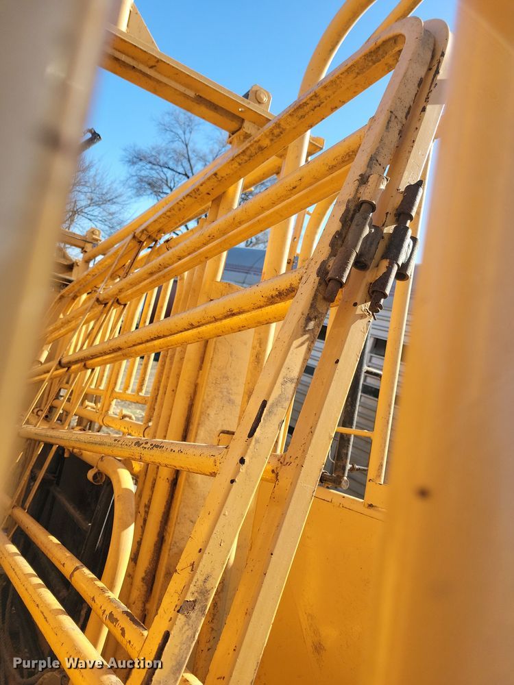 image for item DL7774 For-Most 375  squeeze chute