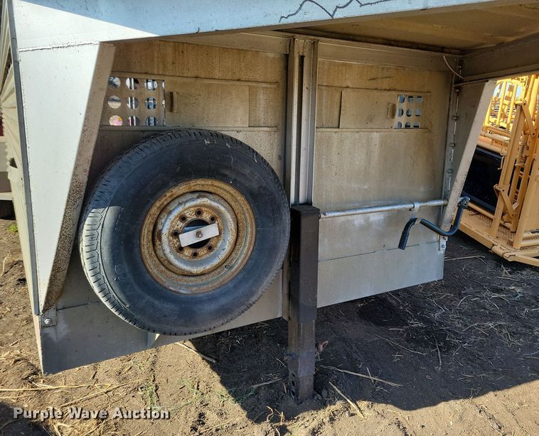 image for item DL7775 1991 K and W Pace Setter  livestock trailer