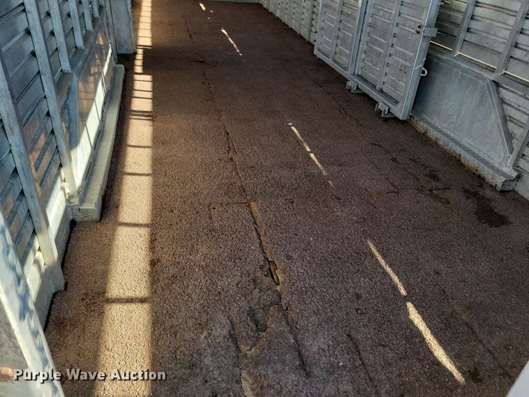 image for item DL7775 1991 K and W Pace Setter  livestock trailer