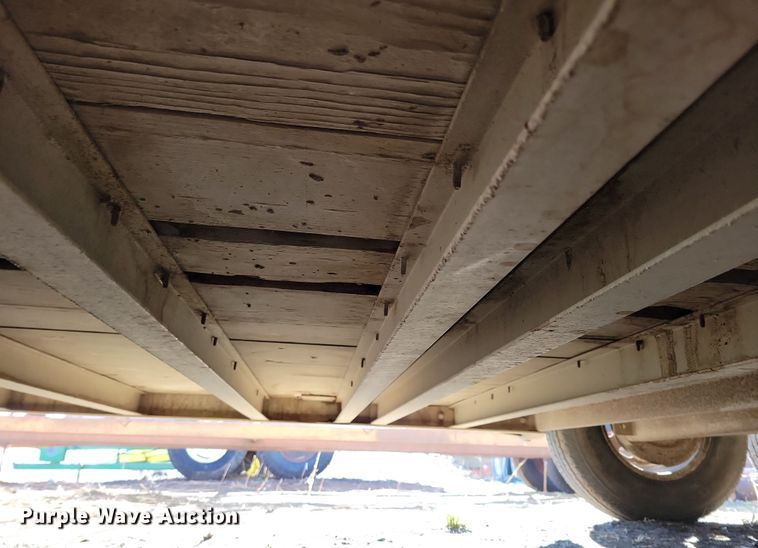 image for item DL7775 1991 K and W Pace Setter  livestock trailer