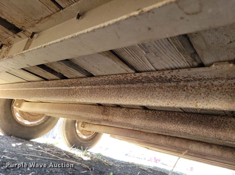 image for item DL7775 1991 K and W Pace Setter  livestock trailer