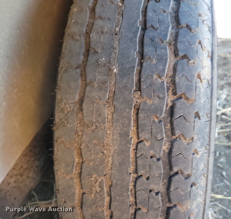 image for item DL7775 1991 K and W Pace Setter  livestock trailer