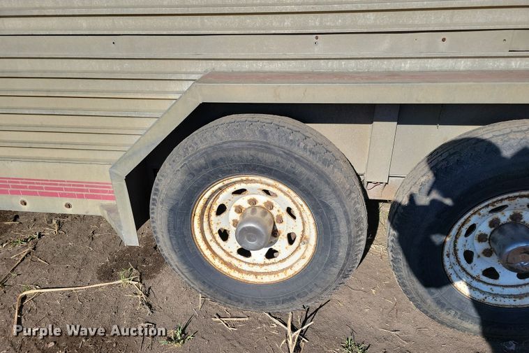 image for item DL7775 1991 K and W Pace Setter  livestock trailer