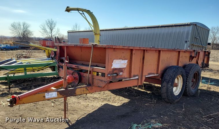 image for item DL7777 Kelly-Ryan  manure spreader