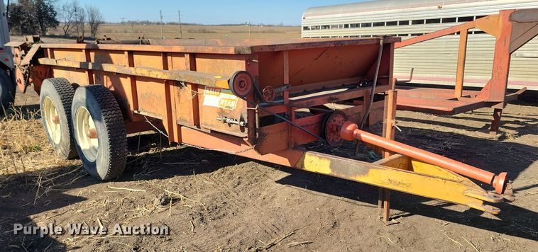 image for item DL7777 Kelly-Ryan  manure spreader