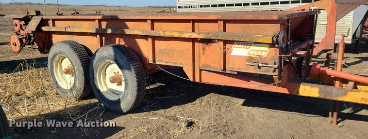 image for item DL7777 Kelly-Ryan  manure spreader
