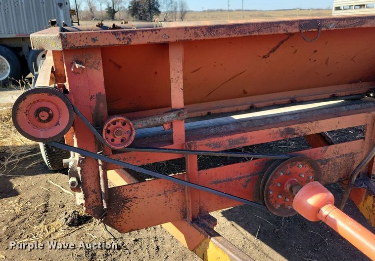 image for item DL7777 Kelly-Ryan  manure spreader