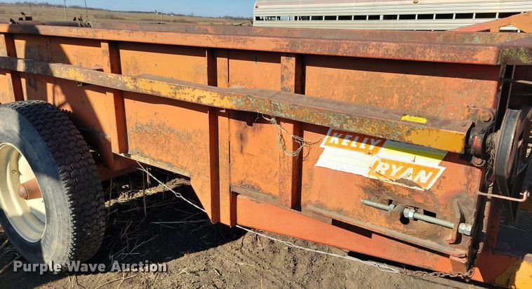 image for item DL7777 Kelly-Ryan  manure spreader