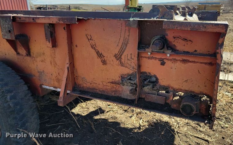 image for item DL7777 Kelly-Ryan  manure spreader
