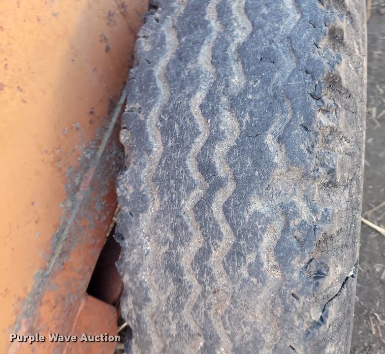 image for item DL7777 Kelly-Ryan  manure spreader