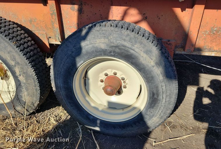 image for item DL7777 Kelly-Ryan  manure spreader