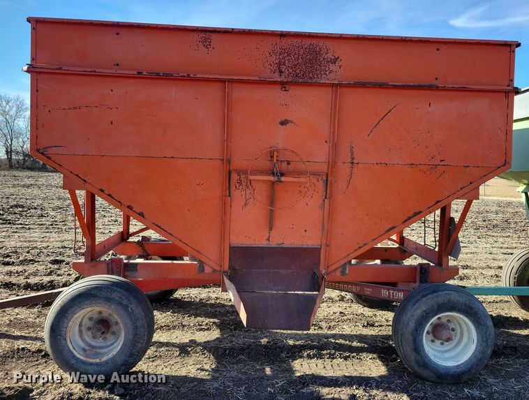 image for item DL7781 (2) Parker Killbros gravity wagons