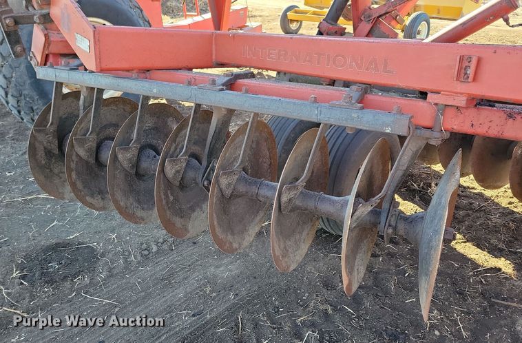 image for item DL7786 International 490  tandem disk