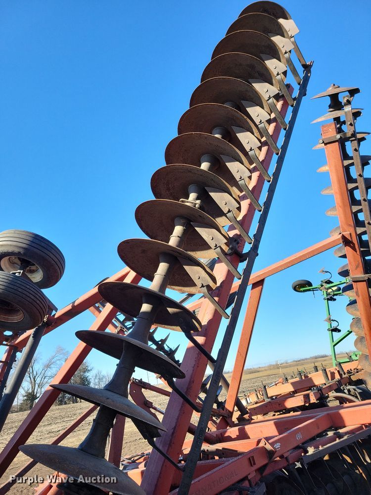 image for item DL7786 International 490  tandem disk