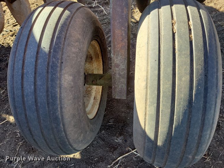 image for item DL7786 International 490  tandem disk