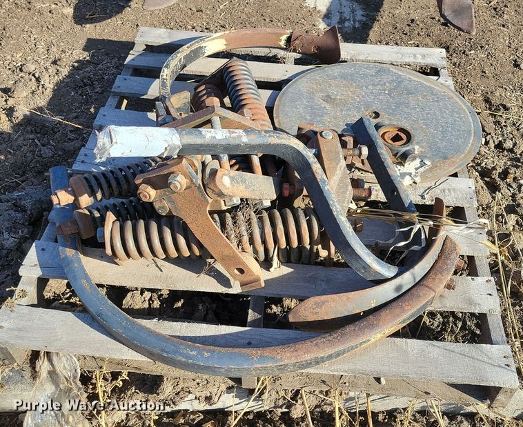 image for item DL7787 Allis Chalmers 1500  disk ripper