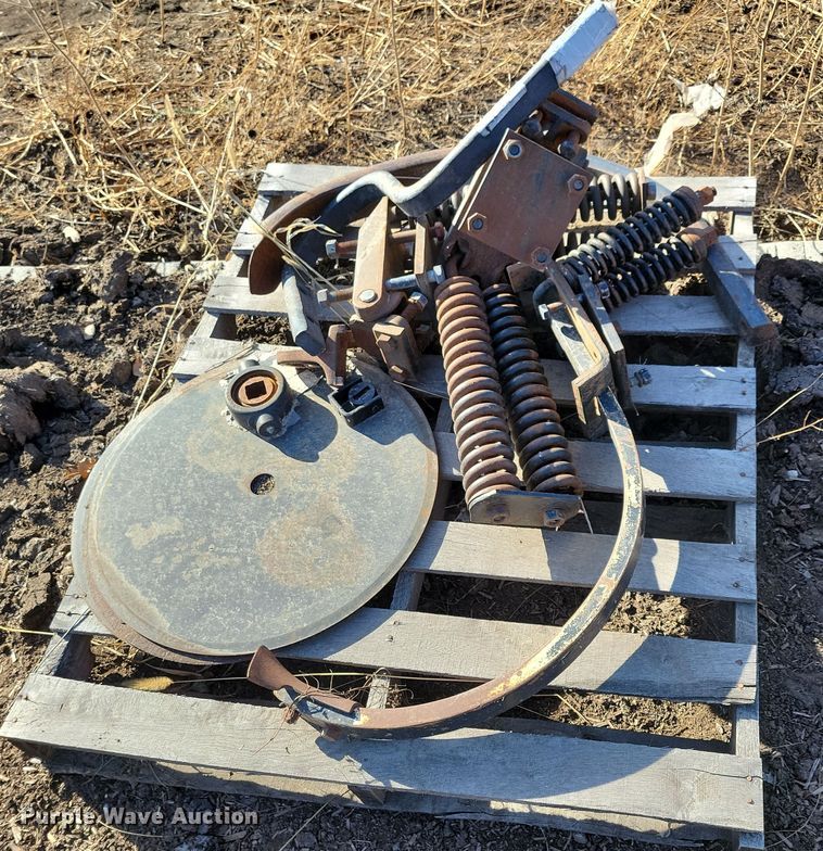 image for item DL7787 Allis Chalmers 1500  disk ripper