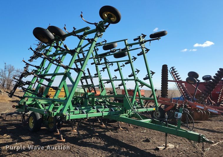 image for item DL7788 John Deere  field cultivator
